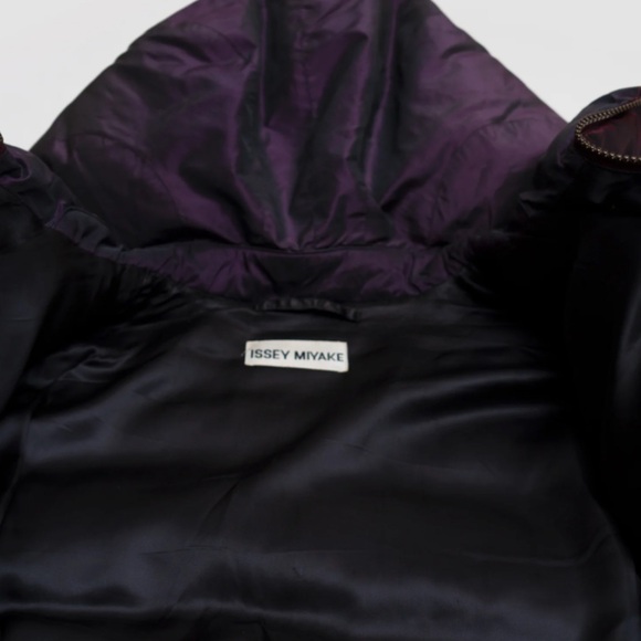 Issey Miyake 1993 Fall runway silk down iridescent metallic puffer jacket - Picture 4 of 16